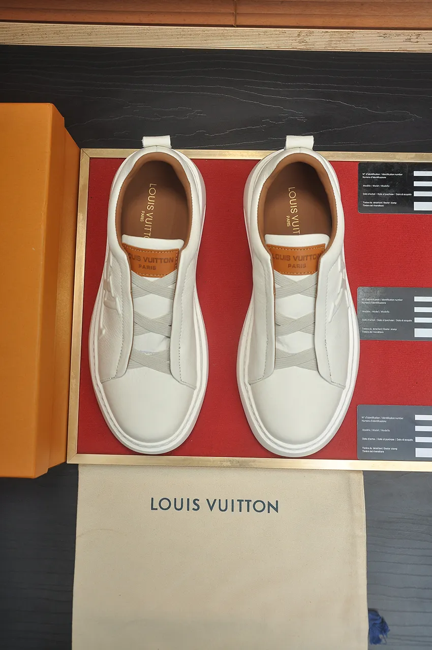 Men's shoes 💰480💶【LOUIS VUITTON】(Full sheepskin lining) Same style as LV Louis Vuitton official website [satisfied] original single hot model LV original factory cowhide 👑1:1 original board sheepskin lining 👘 imported cowhide for the upper. Body accessories one-to-one mold opening 💪 counter quality 🙏 Dear friends, if you are still worried about wearing matching shoes 💋, then these shoes are your best choice 🎁🎁! 38-45 (45 is custom-made and cannot be returned or exchanged)